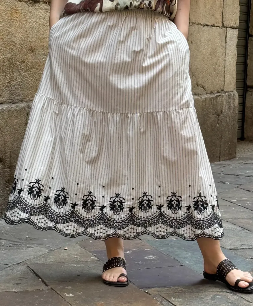 [58C2-A61016L-BLA] Falda Rebeca