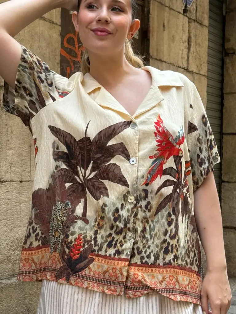 [58C2-B21263L-BEI] Blusa Parrot