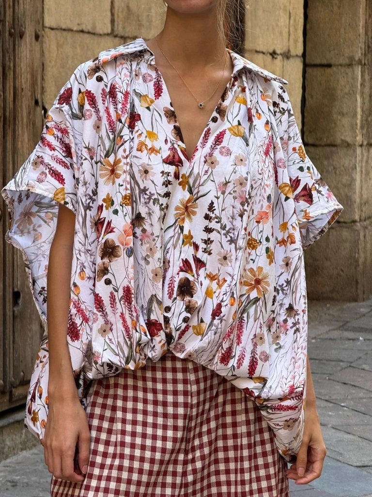 [58C8-20853-6-AZU] Blusa Flor 2
